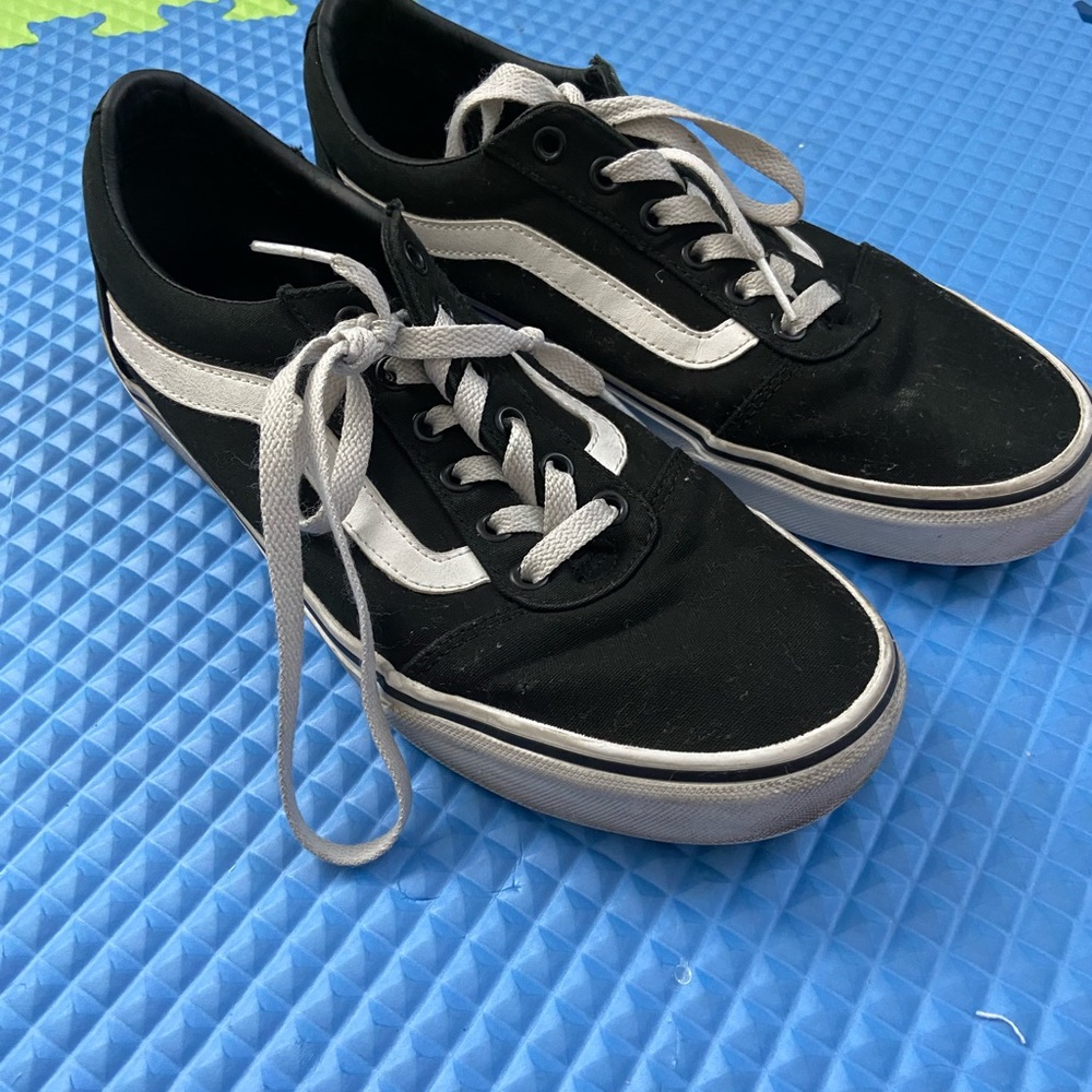 Vans women’s skate shoes adult size 10 black with white stripe